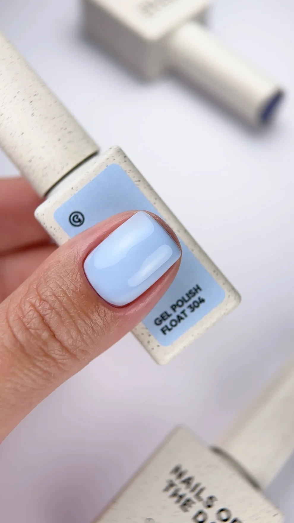 NAILSOFTHEDAY Gel Polish Float 304 – Azul Cielo · Cobertura en una Capa · 10 ml - Imagen 2